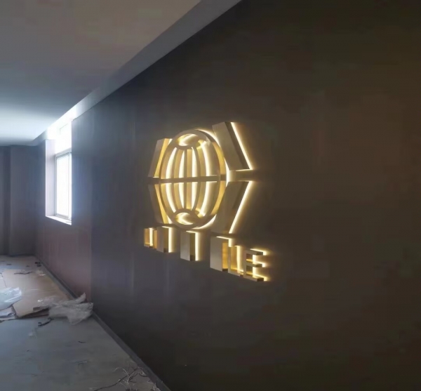 上海门店门头改造不用愁，逸晨广告发光字定制性价比拉满